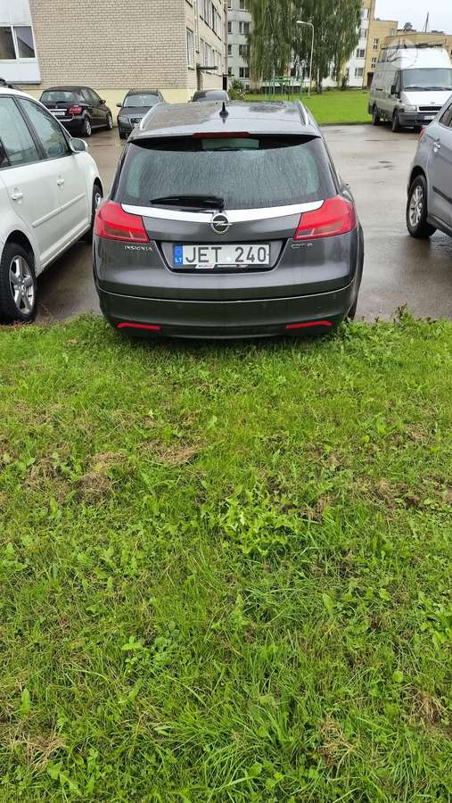 Opel Insignia 2011 — вигляд ззаду