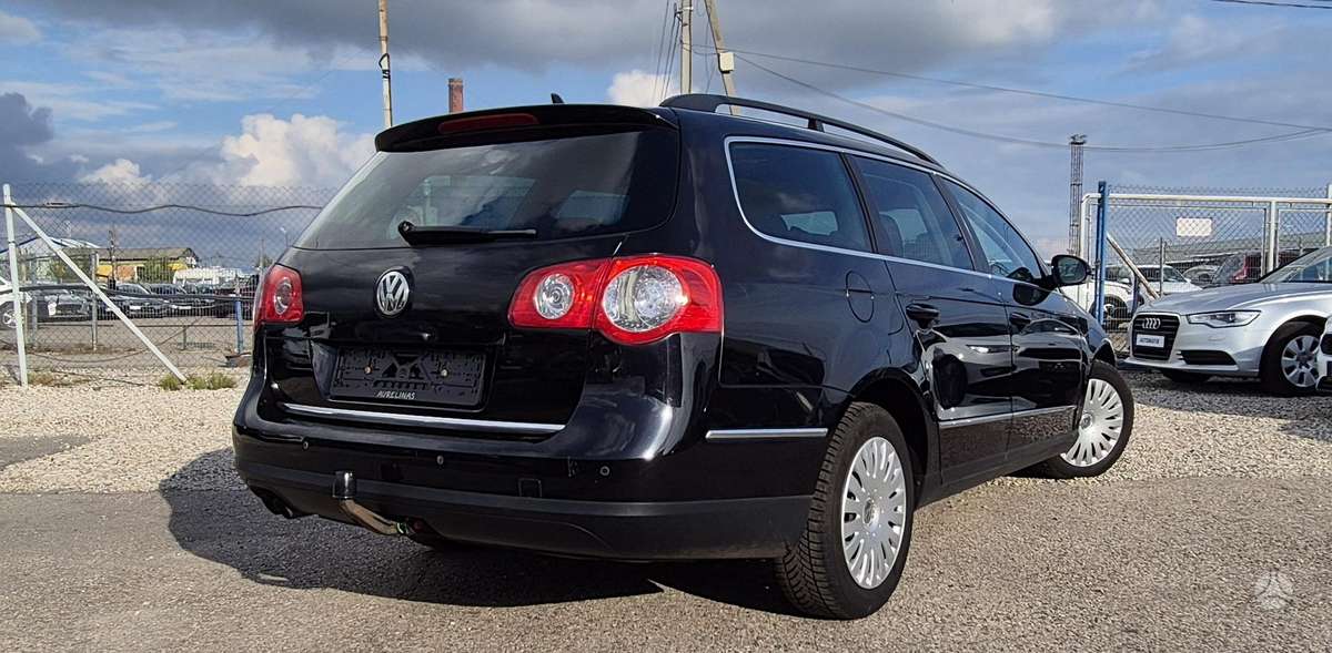Volkswagen Passat 2009 — interior