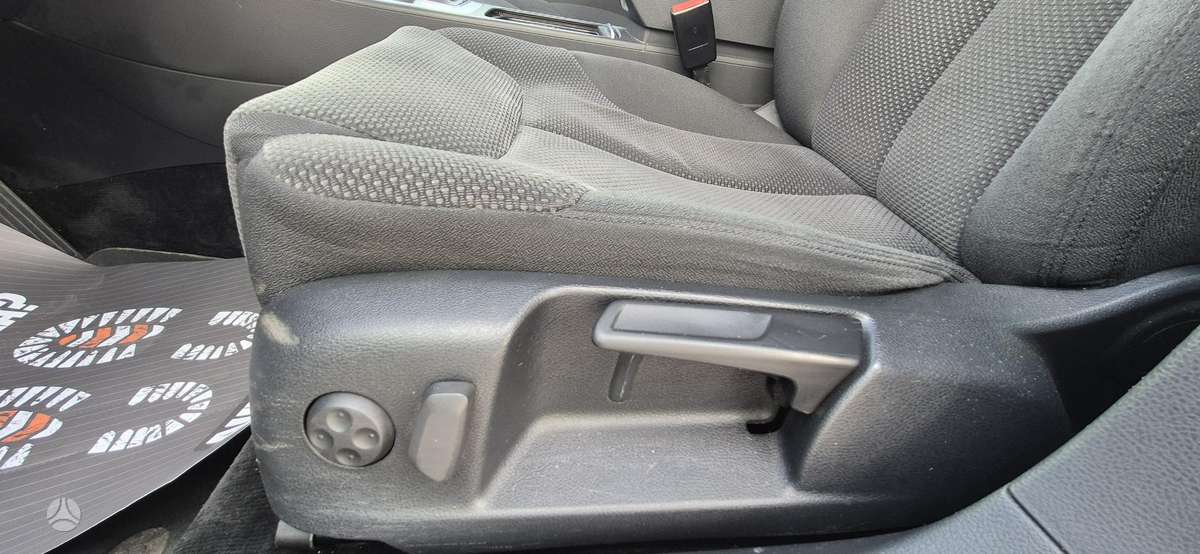 Volkswagen Passat 2009 — photo 7