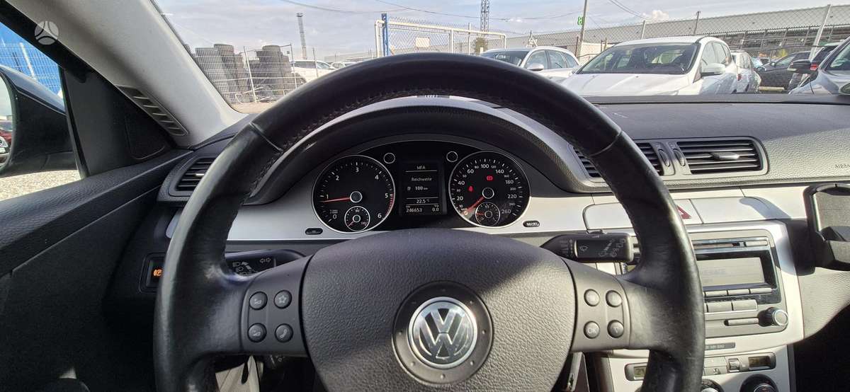 Volkswagen Passat 2009 — photo 8