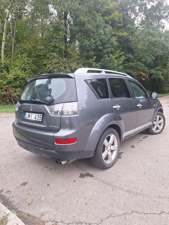 Mitsubishi Outlander 2007 — салон