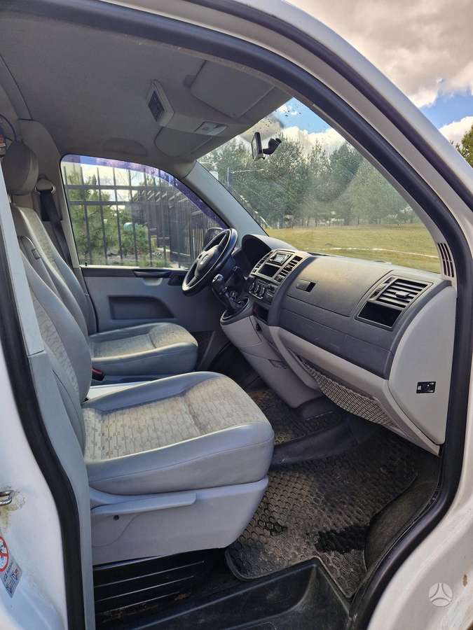 Volkswagen Transporter 2010 — вигляд ззаду