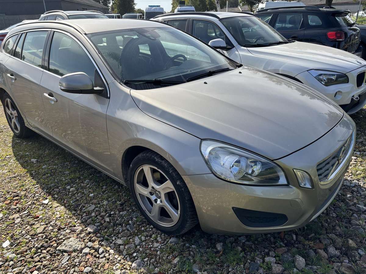 Volvo V60 2011 — вигляд ззаду