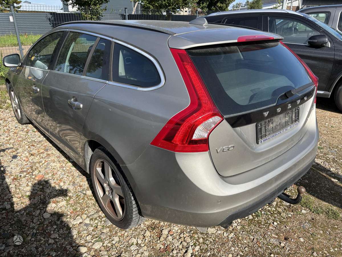 Volvo V60 2011 — двигун 1560 cm³, 116 HP (85kW)