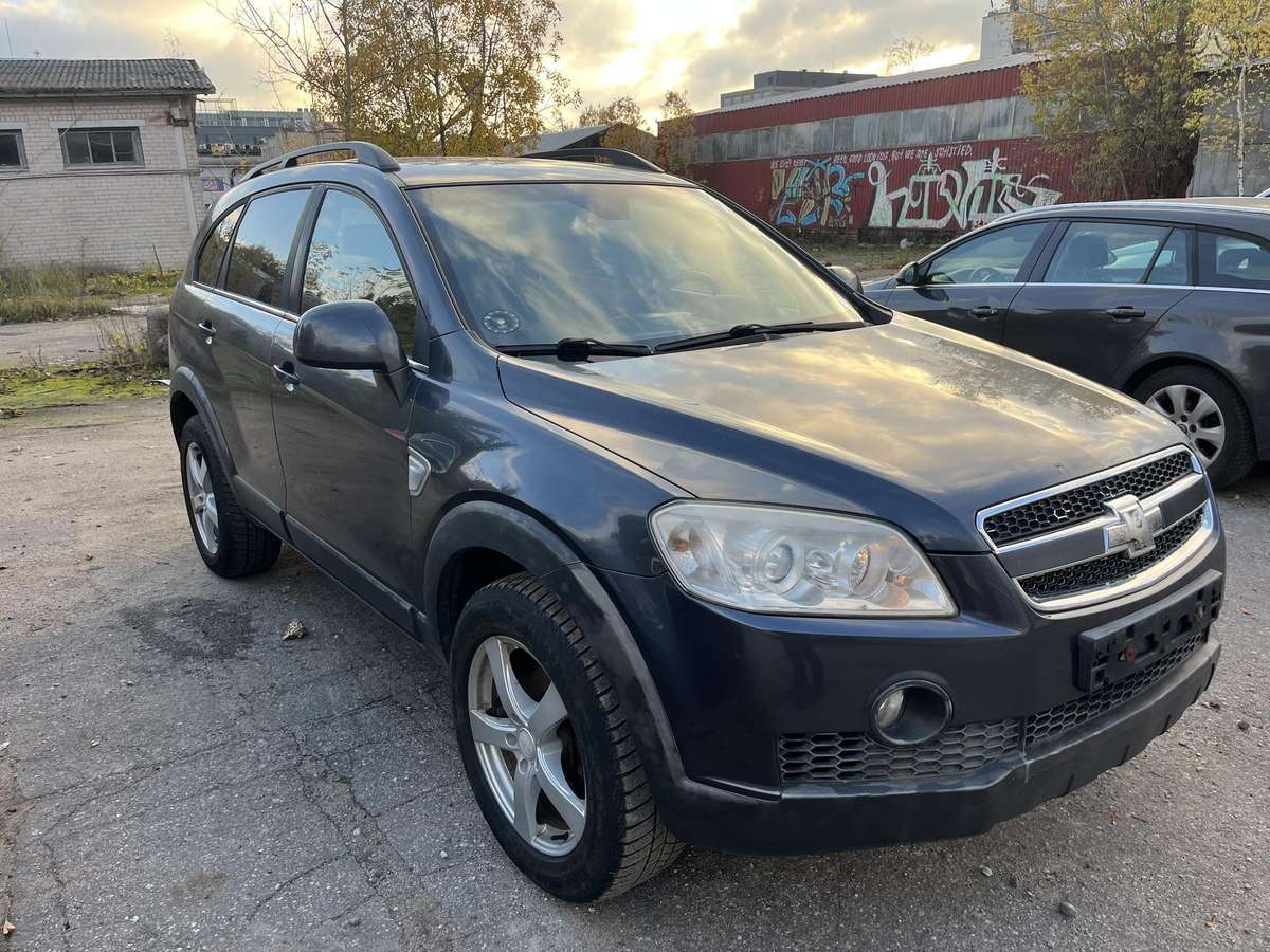 Chevrolet Captiva 2009 — rear view