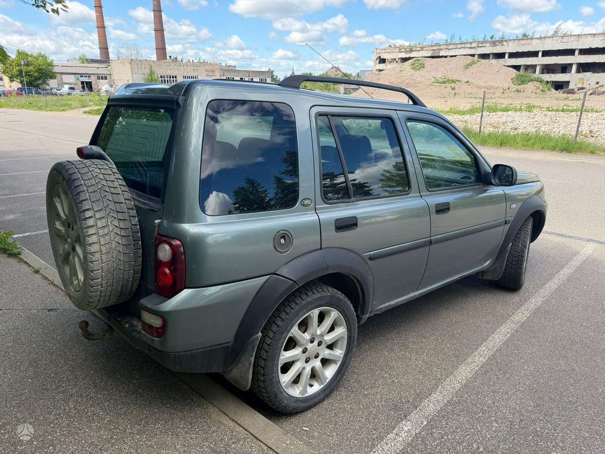 Land Rover 2004 — вигляд ззаду