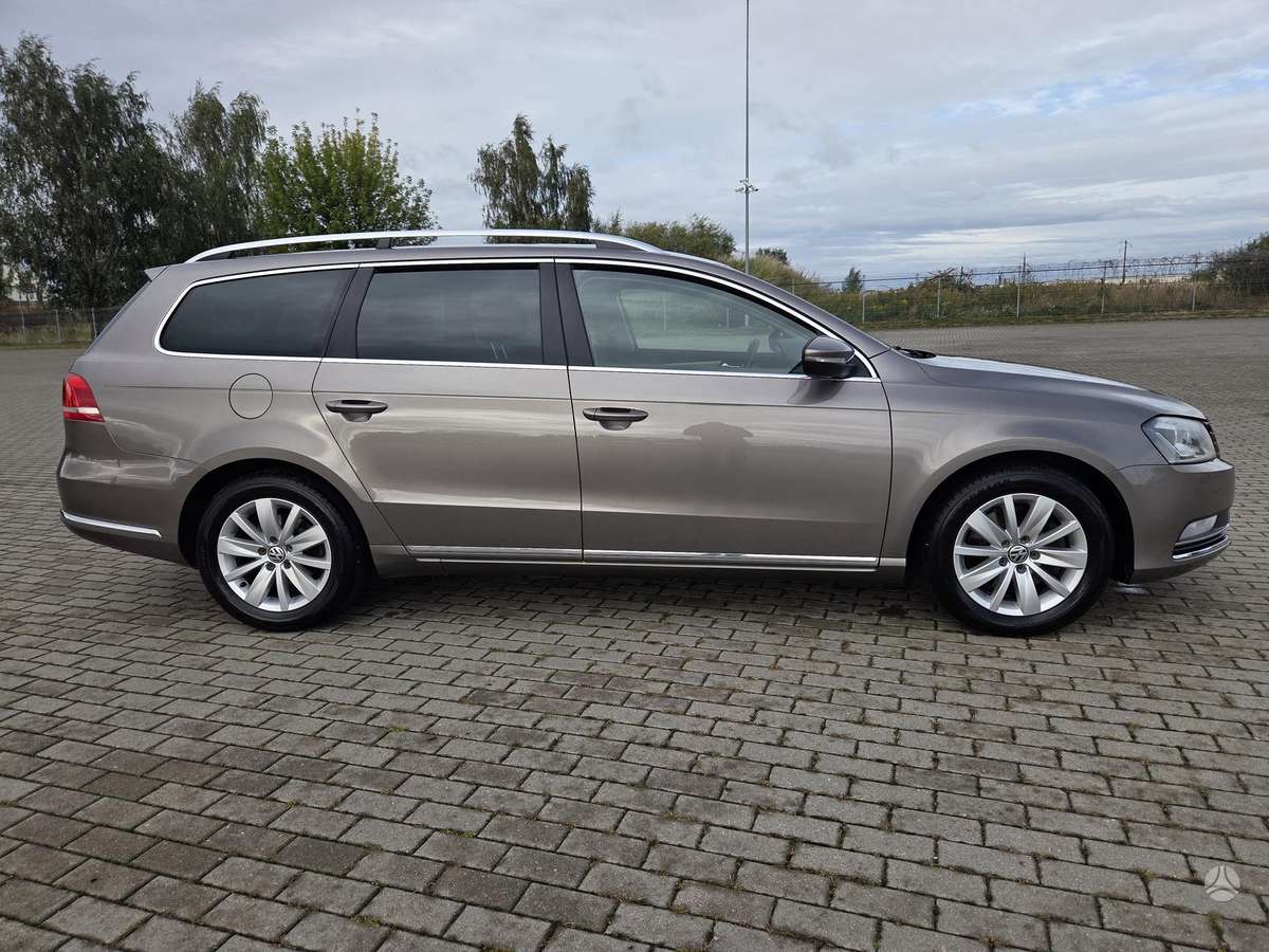 Volkswagen Passat 2011 — салон