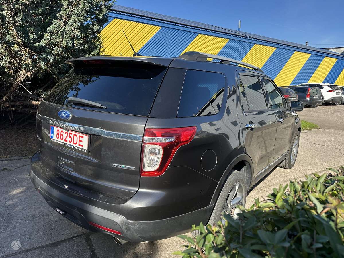 Ford Explorer 2015 — салон