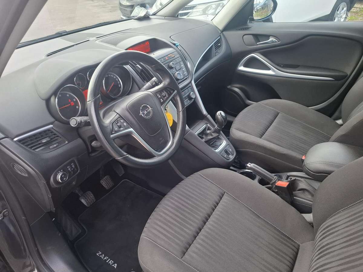 Opel Zafira 2012 — photo 10