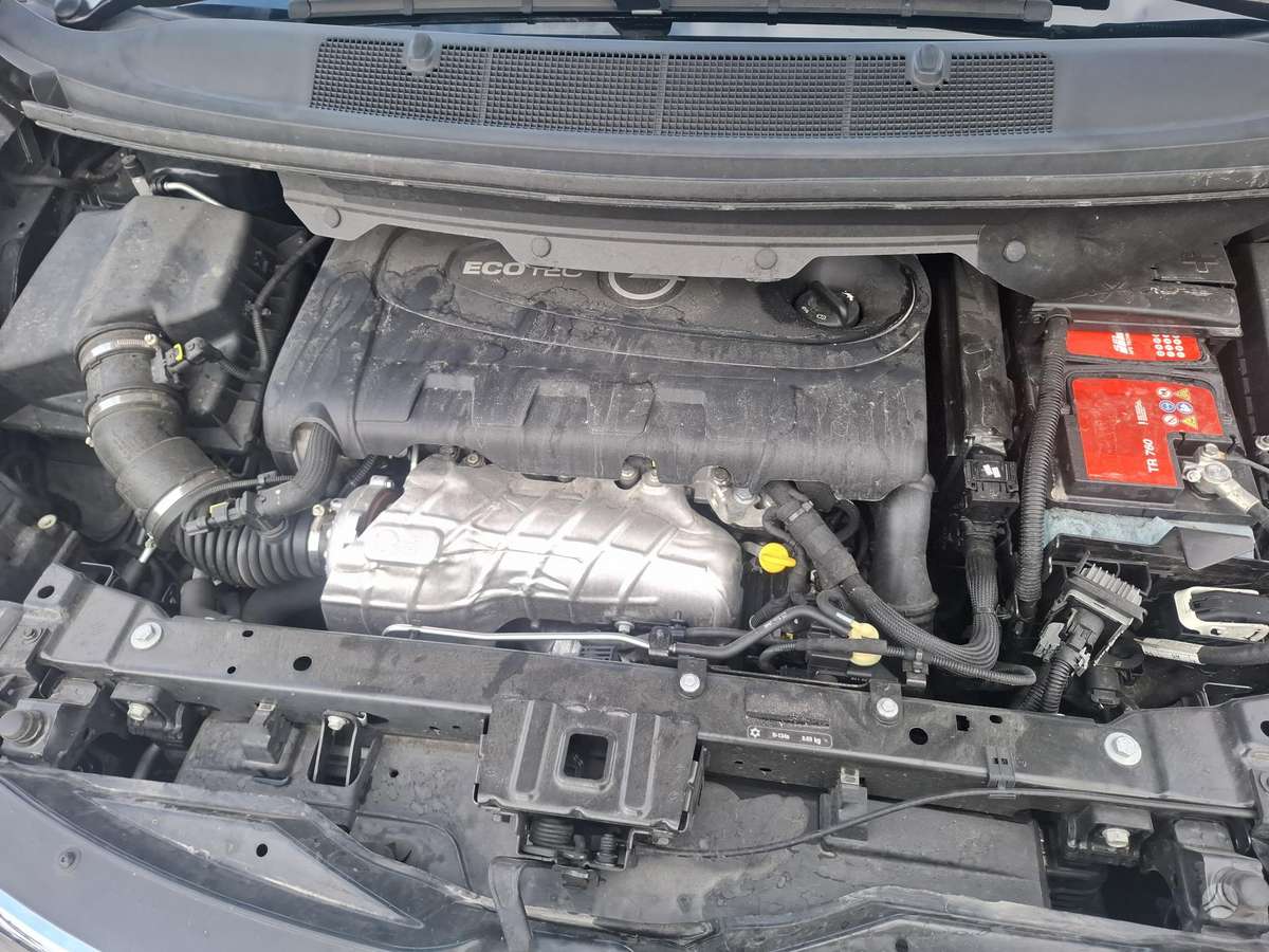 Opel Zafira 2012 — photo 11