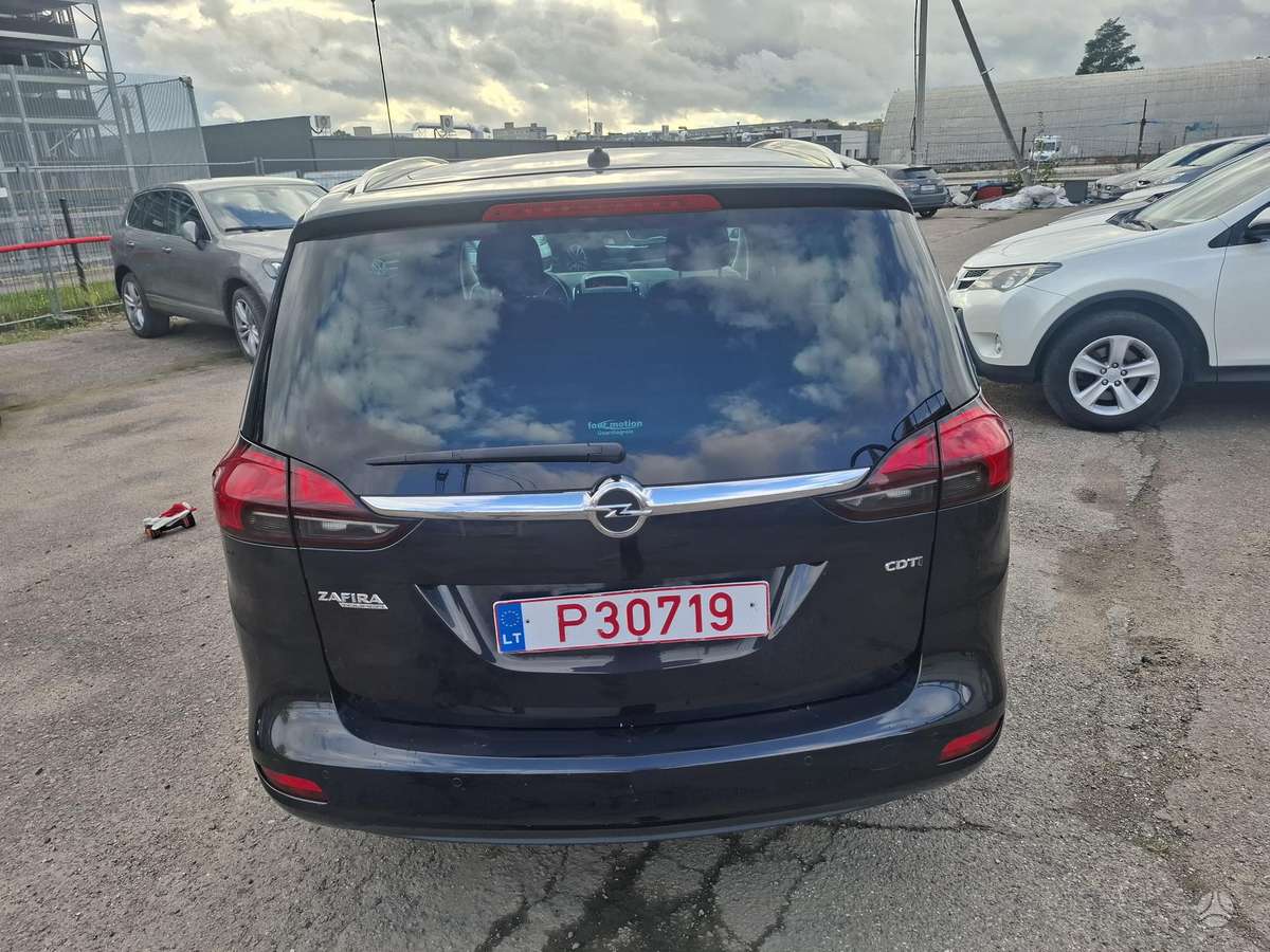 Opel Zafira 2012 — engine 1956 cm³, 110 HP (81kW)