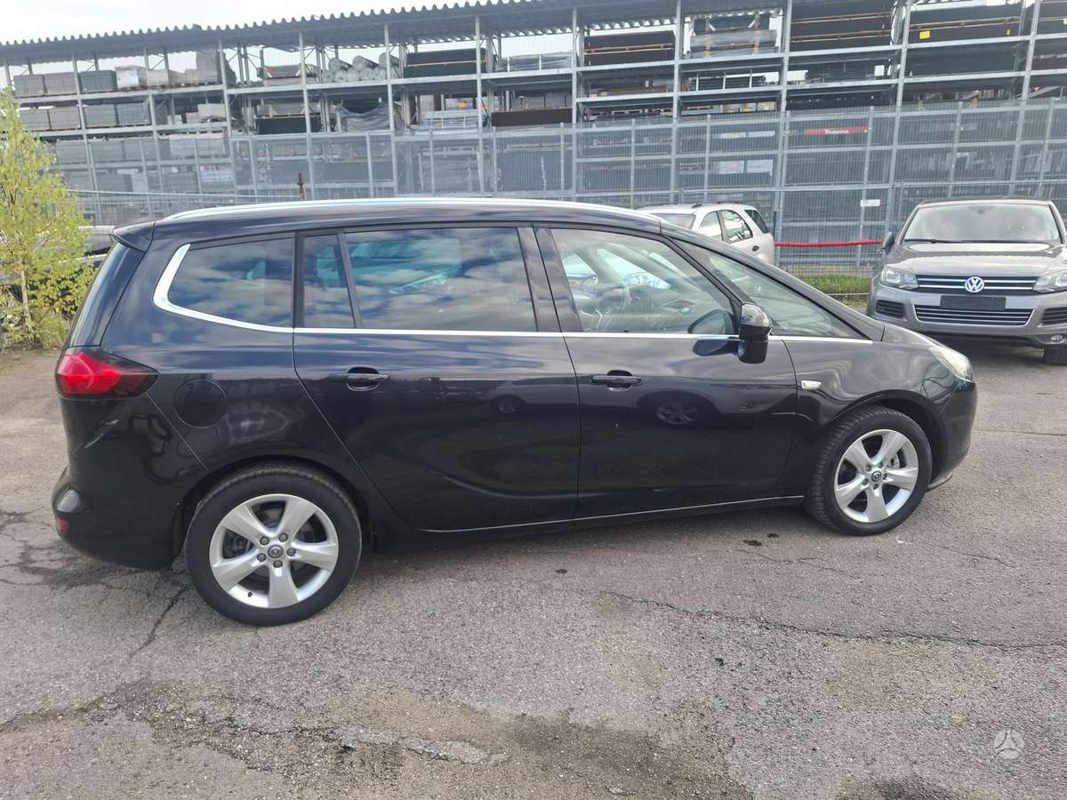 Opel Zafira 2012 — photo 6