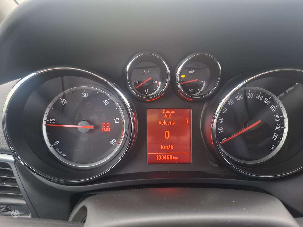Opel Zafira 2012 — photo 8