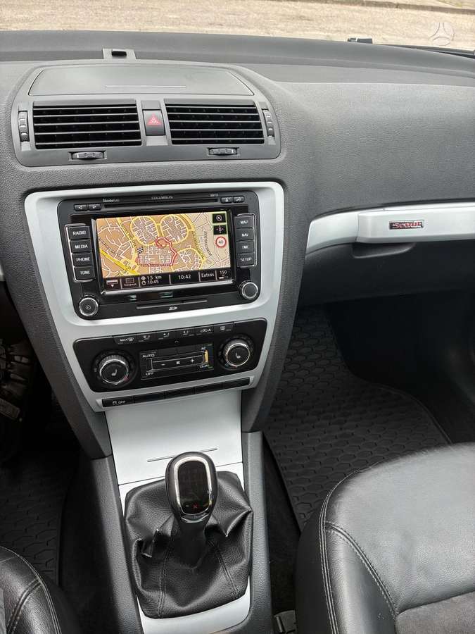 Skoda Octavia 2011 — photo 10