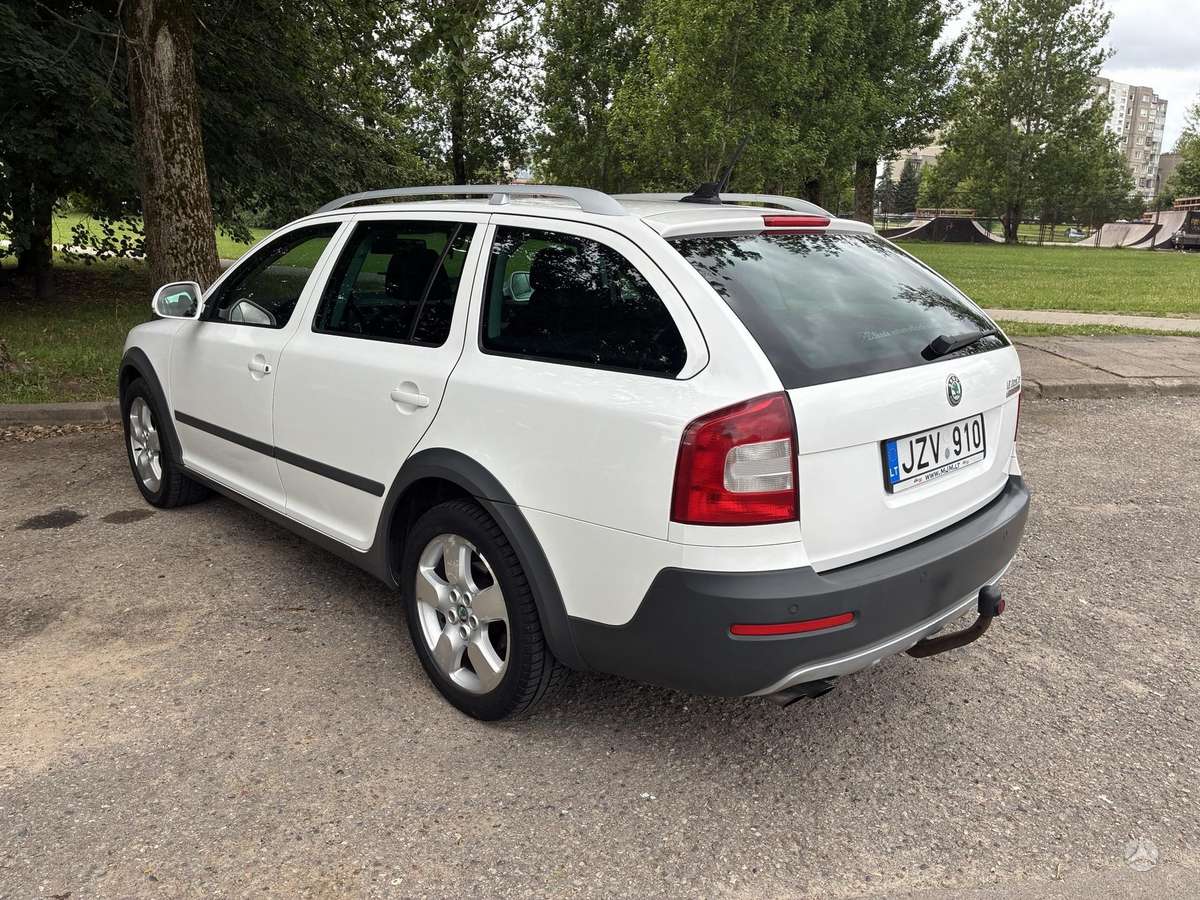 Skoda Octavia 2011 — interior