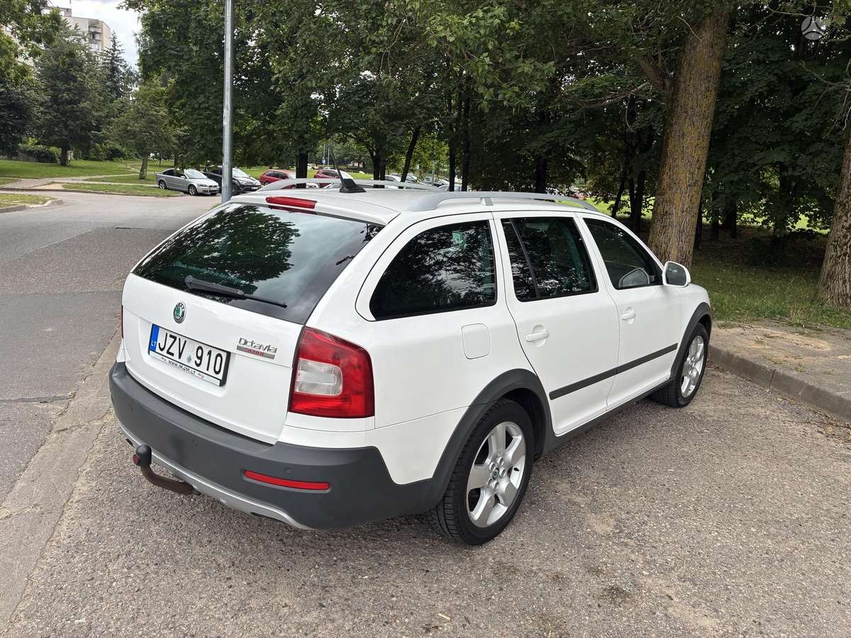 Skoda Octavia 2011 — engine 1968 cm³, 140 HP (103kW)