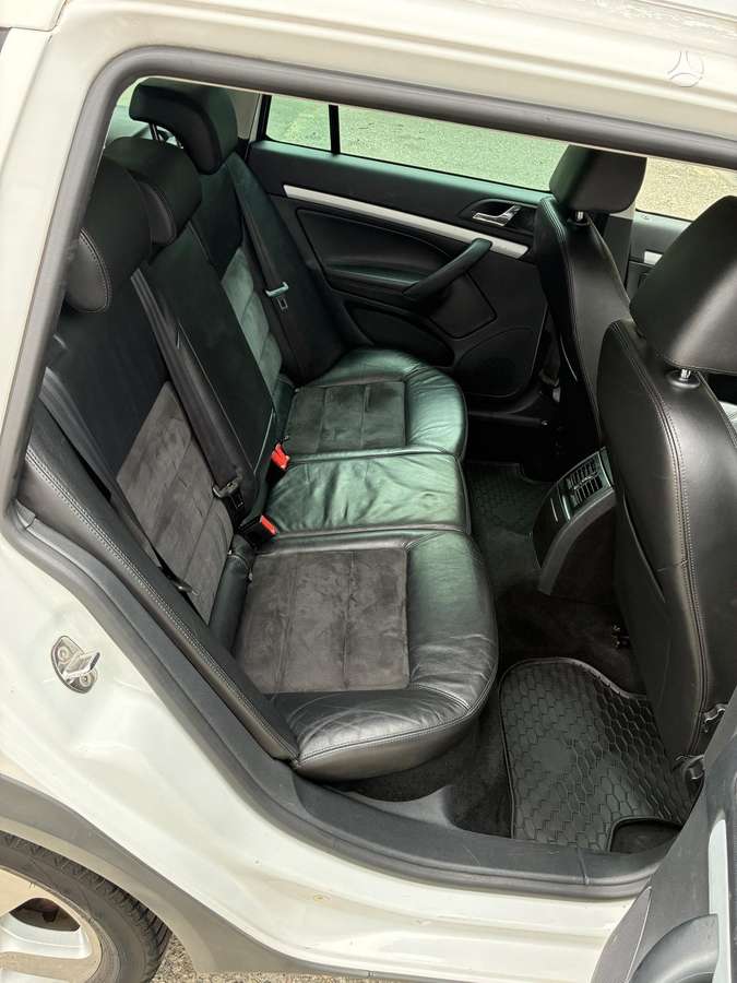 Skoda Octavia 2011 — photo 8
