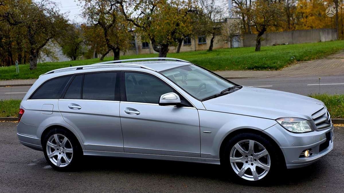 Mercedes-Benz C320 2009 — photo 10