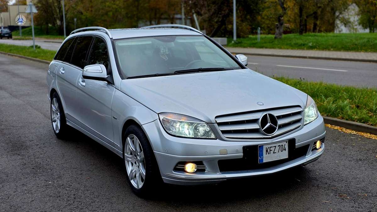 Mercedes-Benz C320 2009 — photo 12