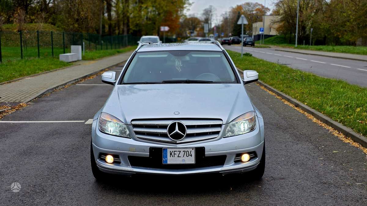 Mercedes-Benz C320 2009 — photo 13