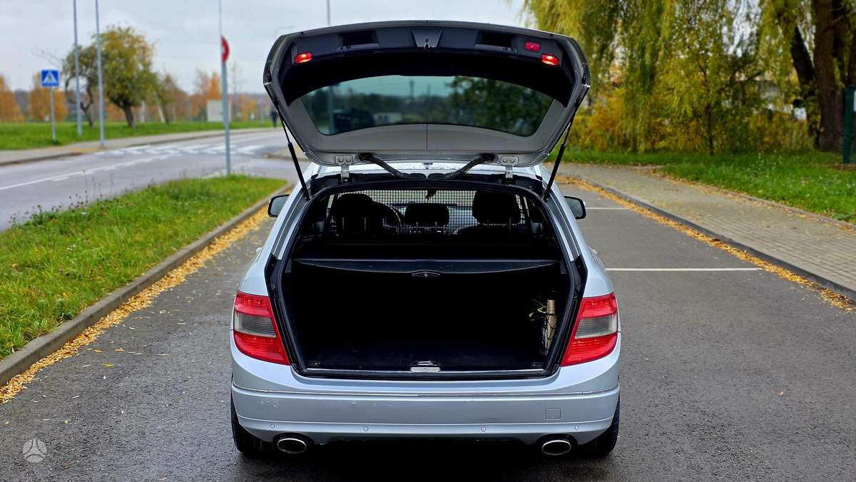 Mercedes-Benz C320 2009 — photo 15