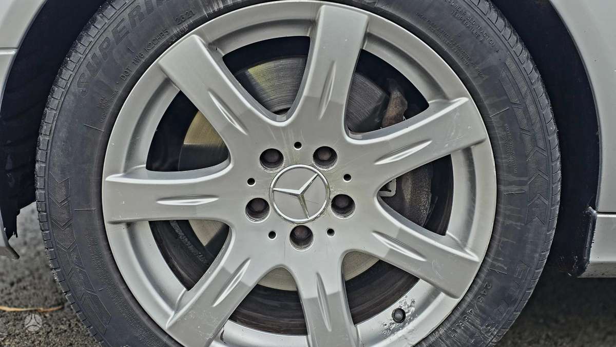 Mercedes-Benz C320 2009 — photo 16