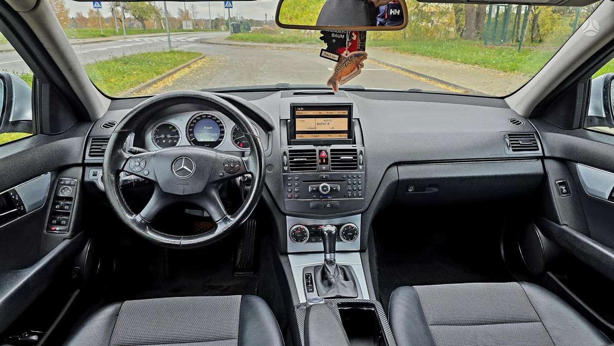 Mercedes-Benz C320 2009 — photo 19