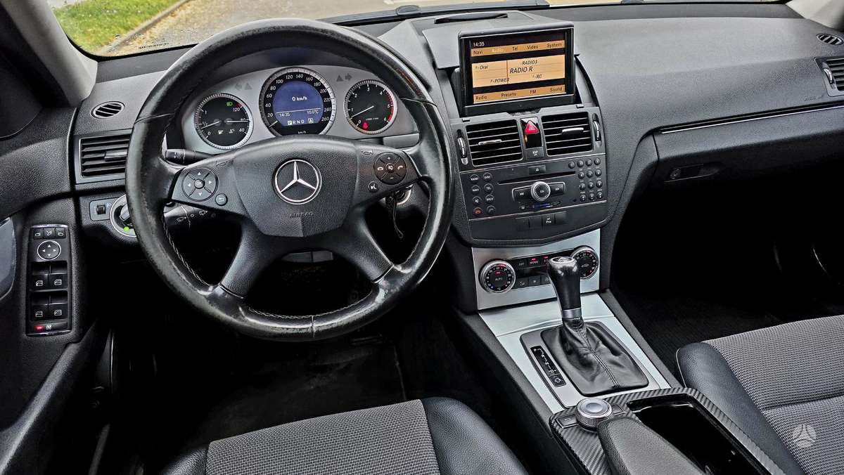 Mercedes-Benz C320 2009 — photo 20