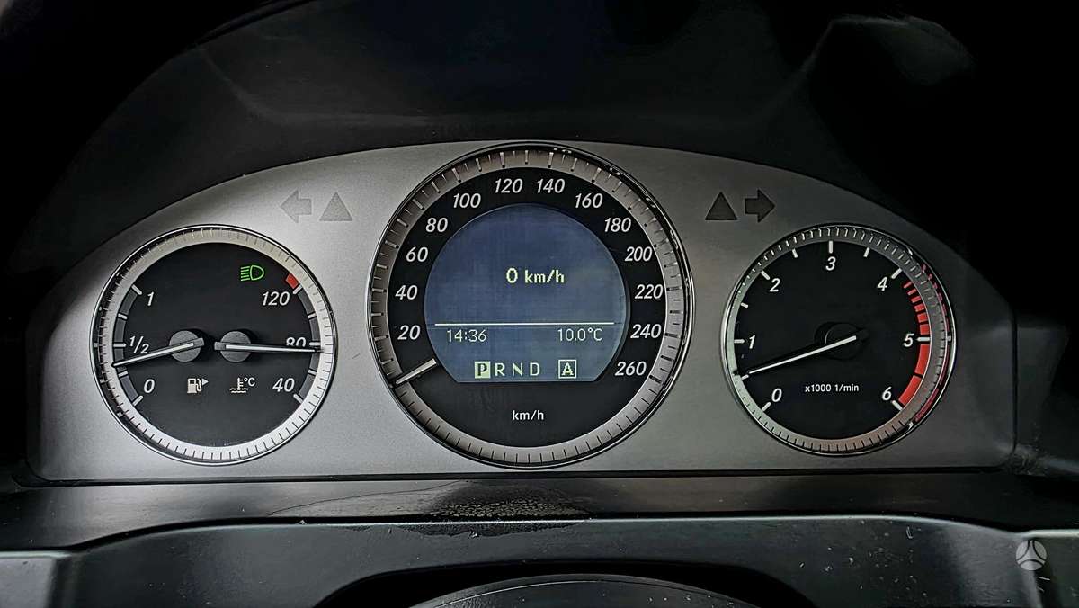 Mercedes-Benz C320 2009 — photo 23