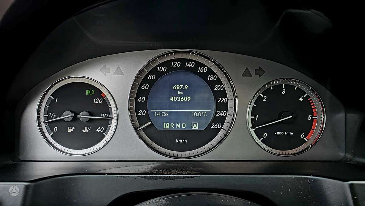 Mercedes-Benz C320 2009 — photo 24