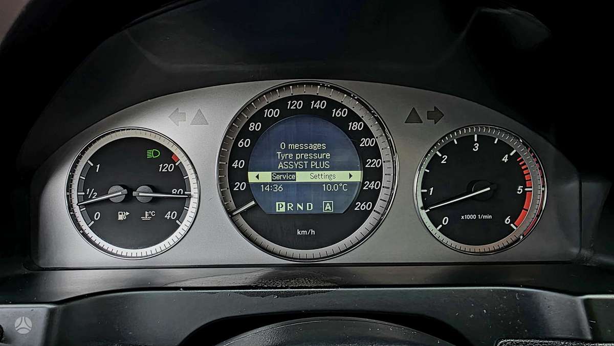 Mercedes-Benz C320 2009 — photo 25
