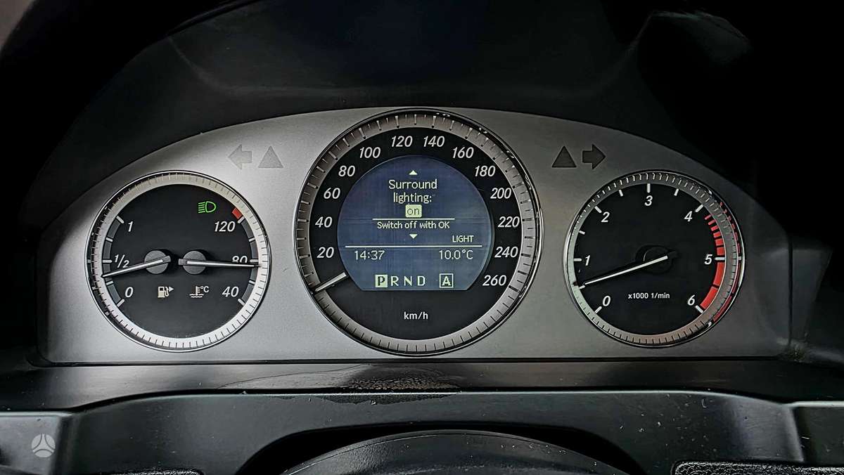 Mercedes-Benz C320 2009 — photo 26