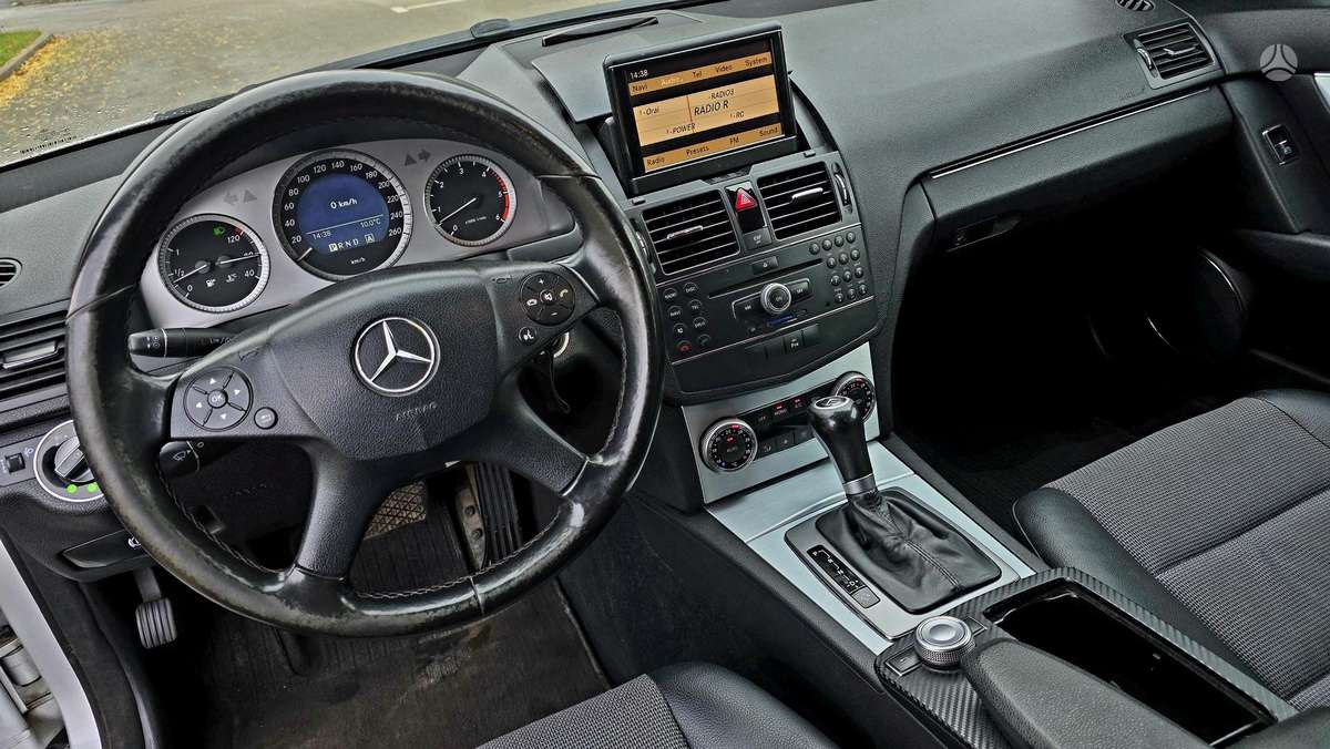 Mercedes-Benz C320 2009 — photo 34
