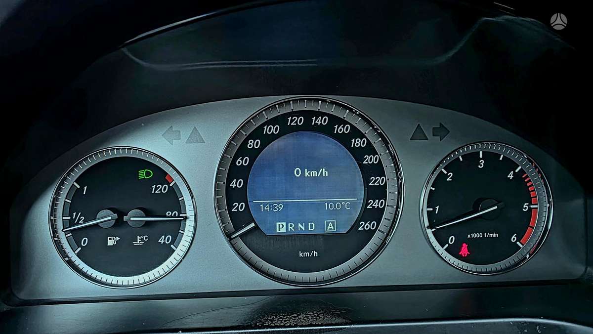 Mercedes-Benz C320 2009 — photo 35