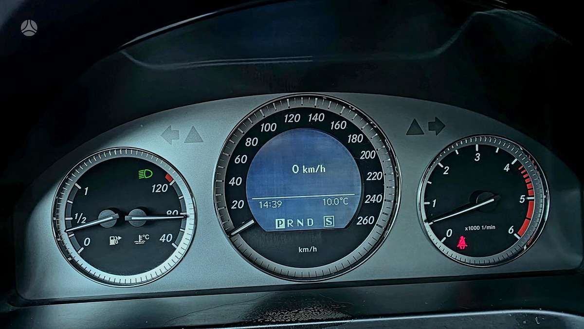Mercedes-Benz C320 2009 — photo 36