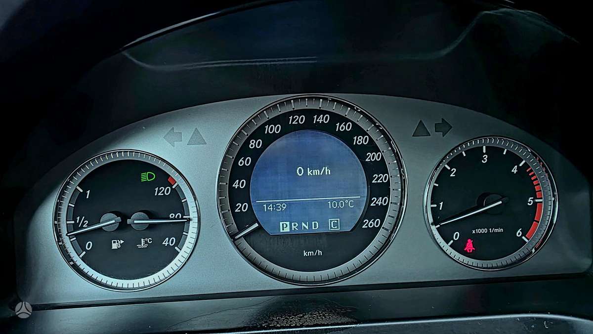 Mercedes-Benz C320 2009 — photo 37