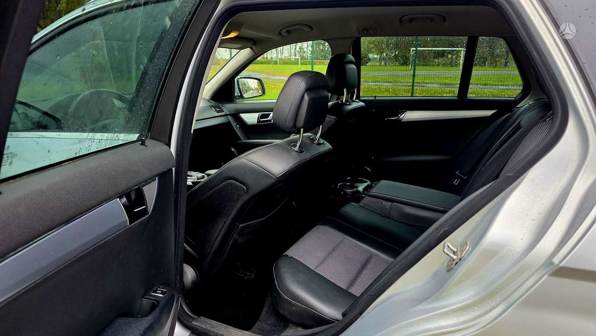 Mercedes-Benz C320 2009 — photo 38