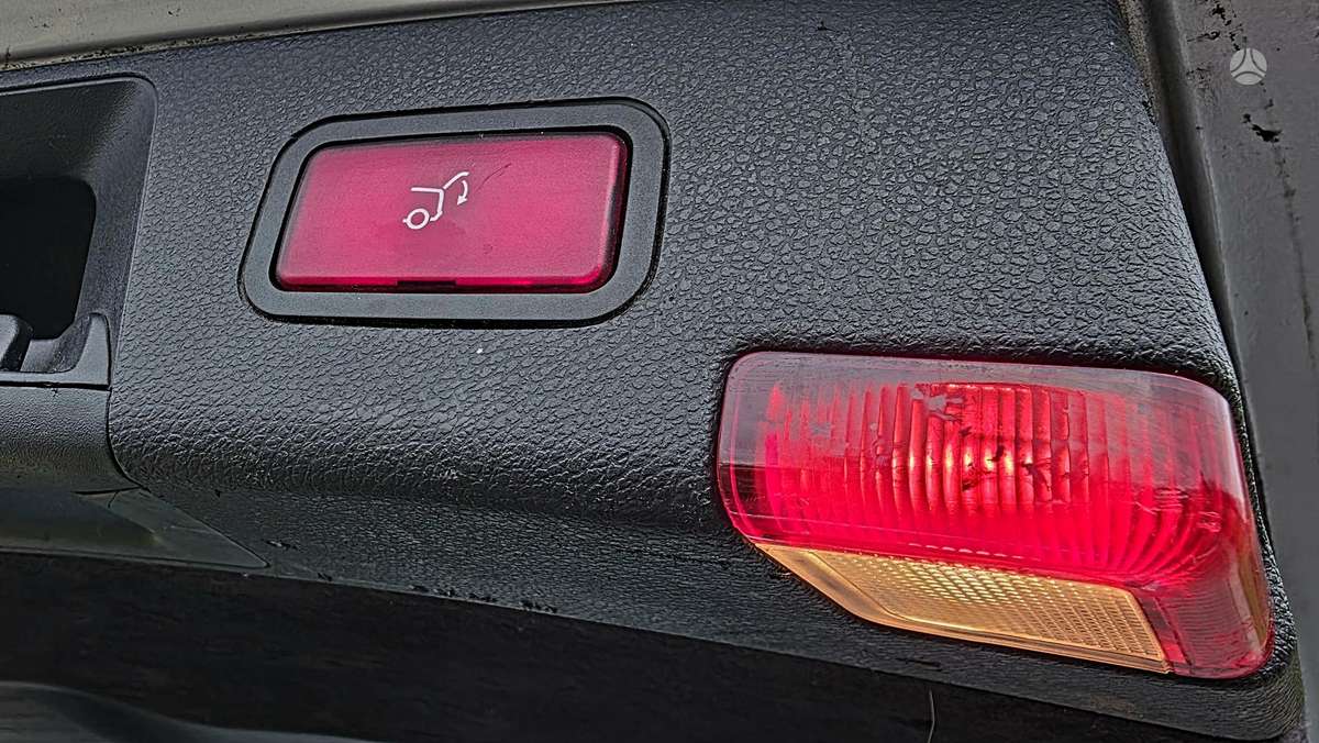 Mercedes-Benz C320 2009 — photo 39
