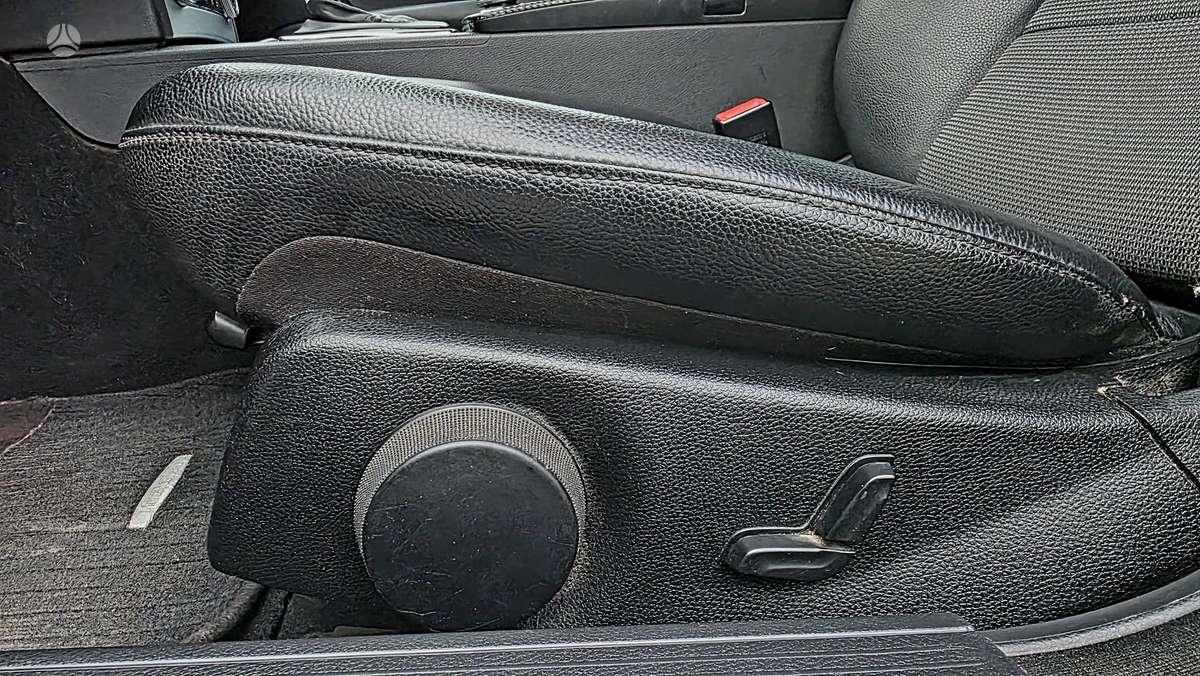 Mercedes-Benz C320 2009 — photo 40