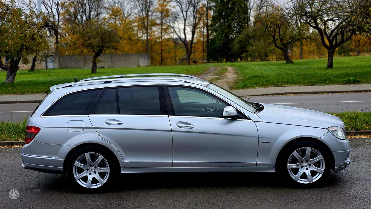 Mercedes-Benz C320 2009 — photo 9