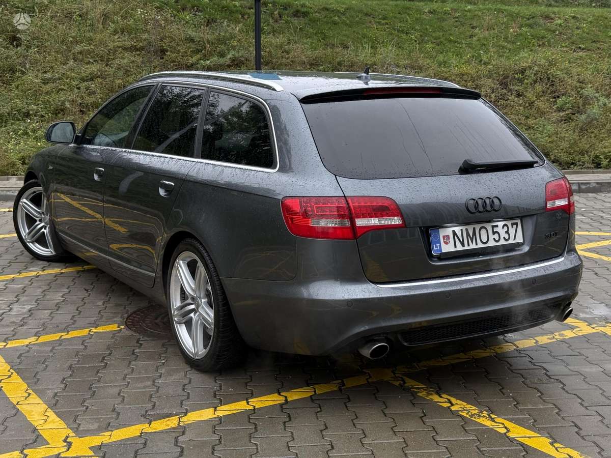 Audi A6 2010 — салон