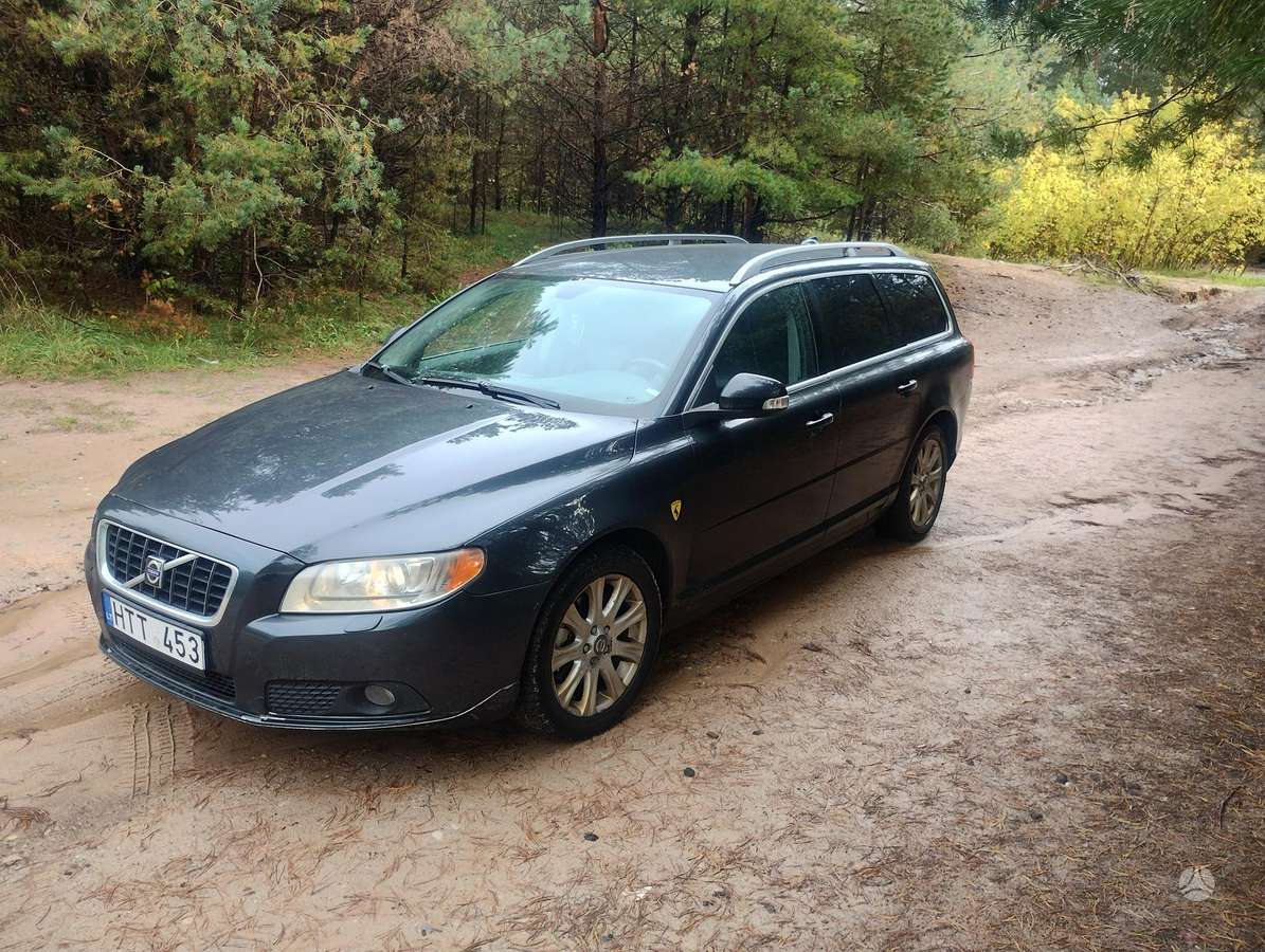 Volvo V70 2009 — салон