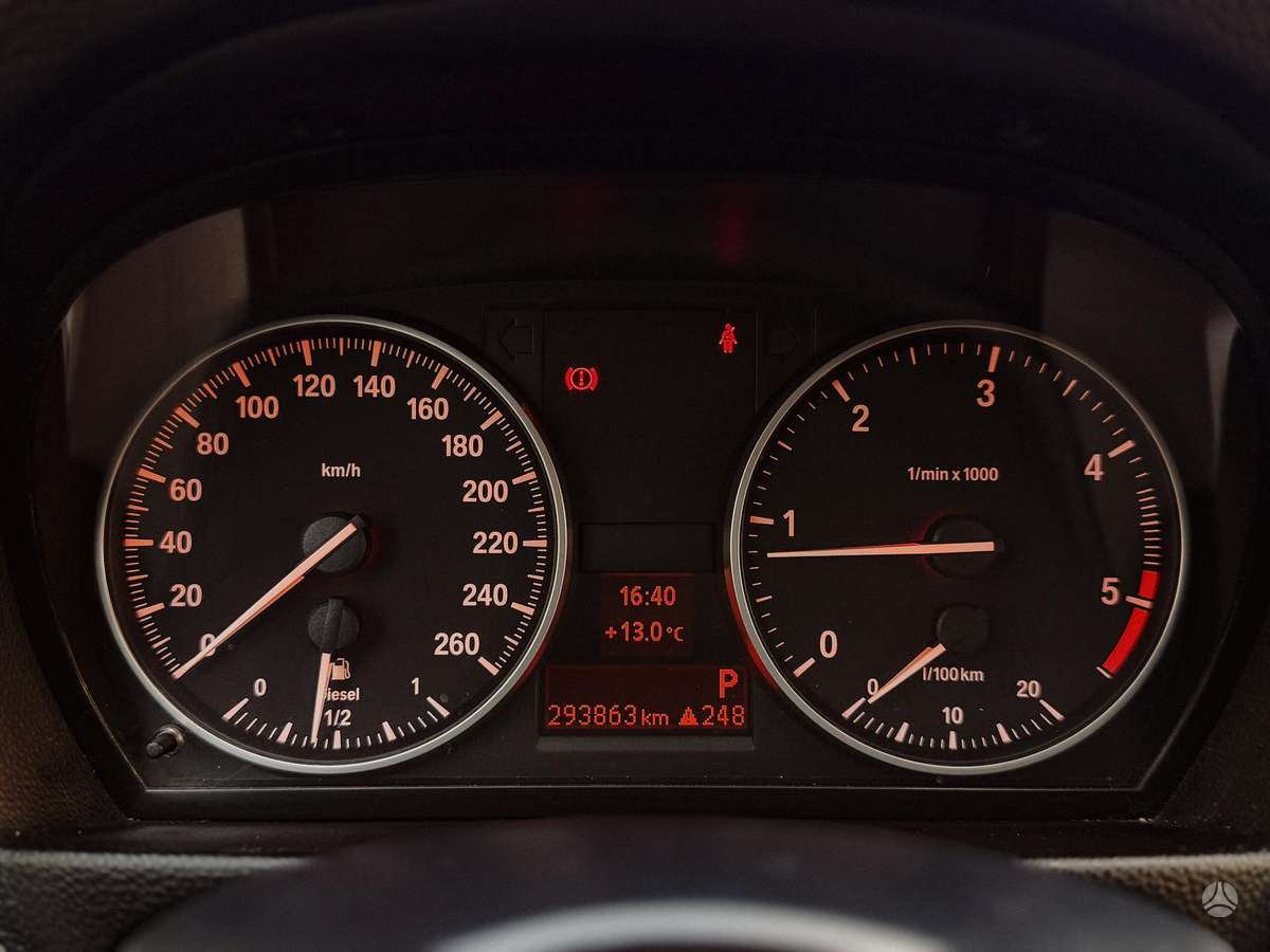 BMW 320 2008 — photo 12