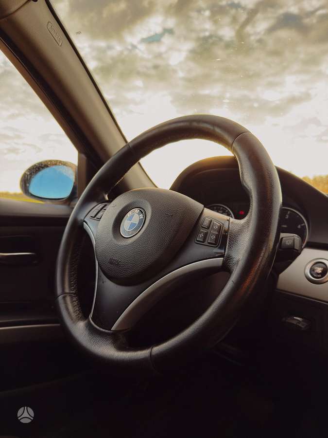 BMW 320 2008 — photo 17