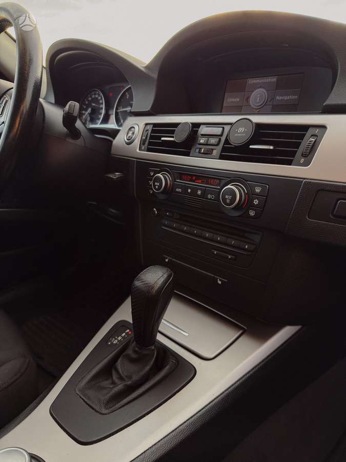 BMW 320 2008 — photo 18