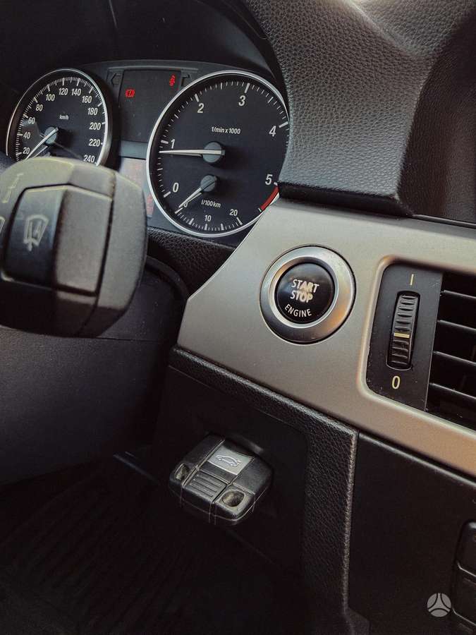 BMW 320 2008 — photo 19