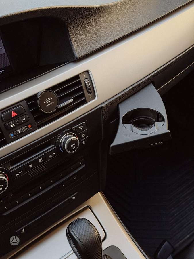 BMW 320 2008 — photo 21