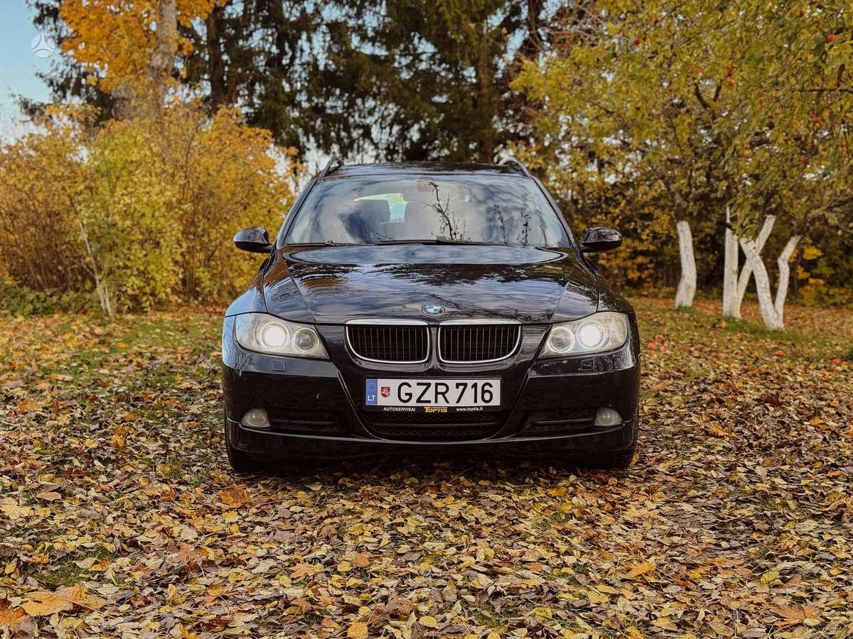 BMW 320 2008 — interior