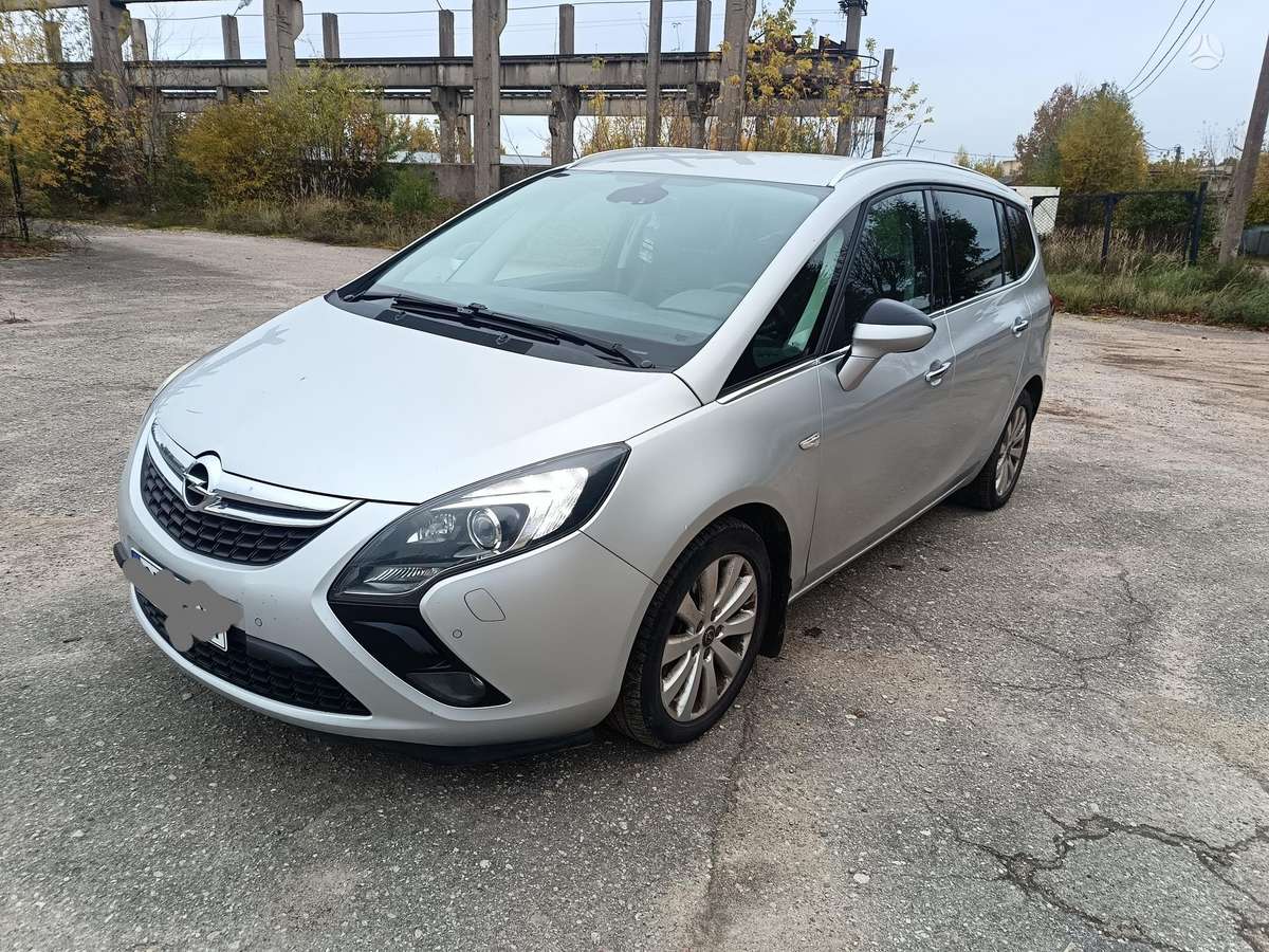 Opel Zafira 2012 — салон