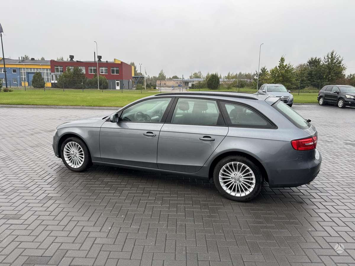 Audi A4 2012 — вигляд ззаду